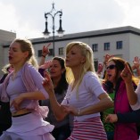 Bild-24-Zumba-Flashmob-Brandenburger-Tor