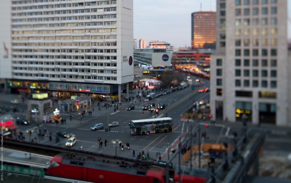 Am Bahnhof Zoo - Blick in Richtung Cafe Bikini Berlin