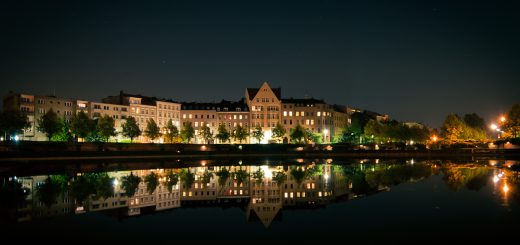 Kreuzberger Engelbecken bei Nacht