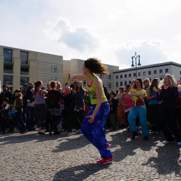 Bild-10-Zumba-Flashmob-Brandenburger-Tor