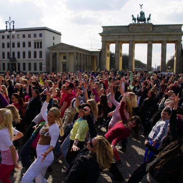 Bild-40-Zumba-Flashmob-Brandenburger-Tor