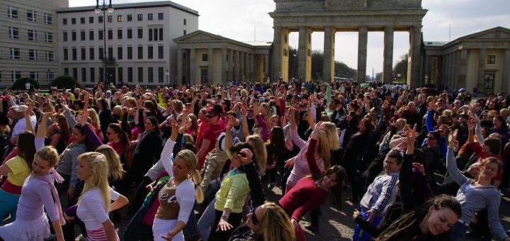 Bild-40-Zumba-Flashmob-Brandenburger-Tor