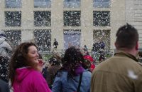 Bild00016-Kissenschlacht-Brandenburger-Tor