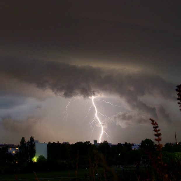 K202639-Gewitter-Blitz-Mauerpark-Berlin-Nacht