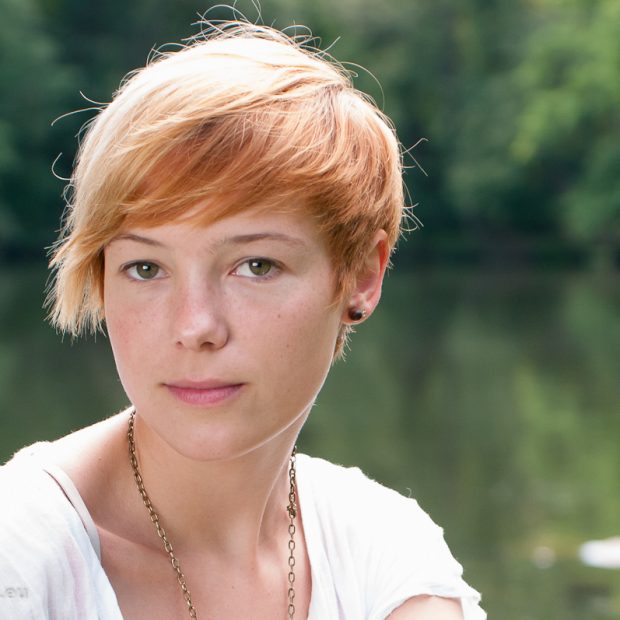 Nancy Markmann - Portraitfoto im Treptower Park, Berlin