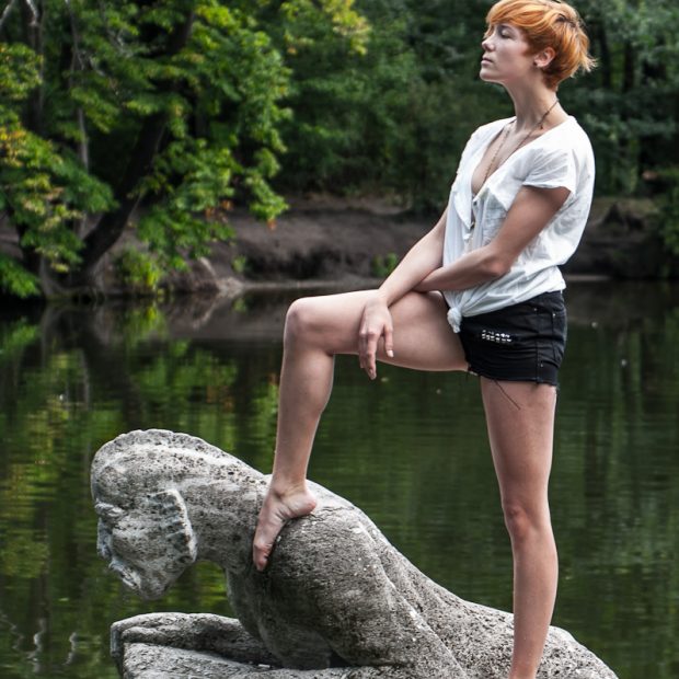 Nancy Markmann - Portraitfoto im Treptower Park, Berlin