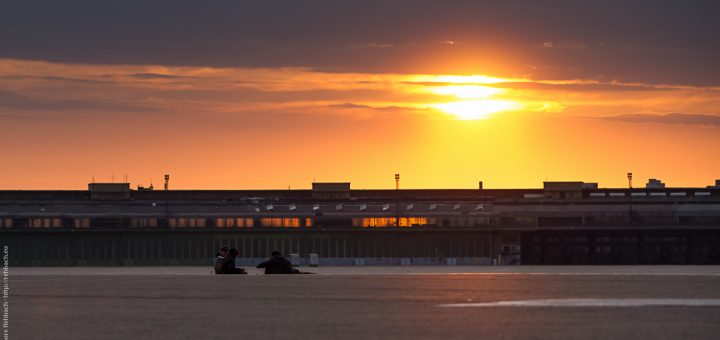 Sonnenuntergang an der Tempelhofer Freiheit