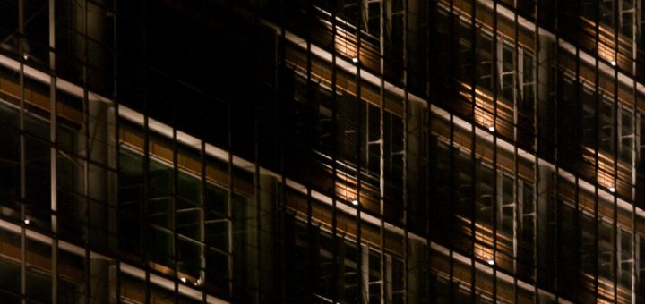 Kollhoff Tower am Potsdamer Platz bei Nacht