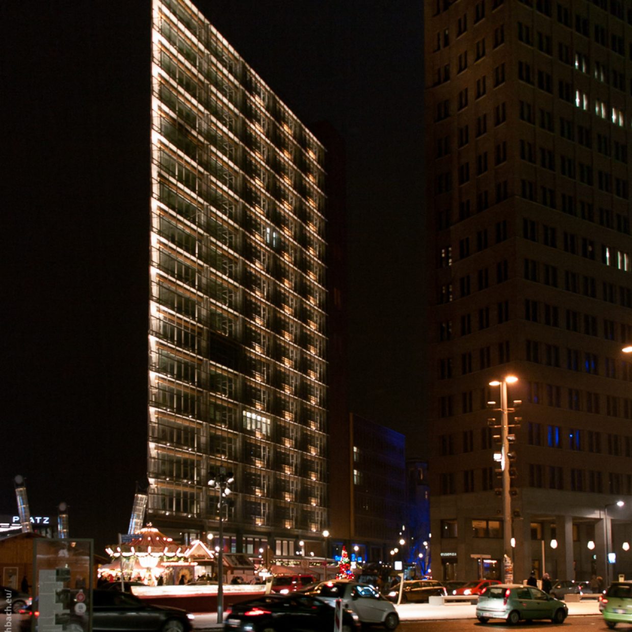 Kollhoff Tower am Potsdamer Platz bei Nacht