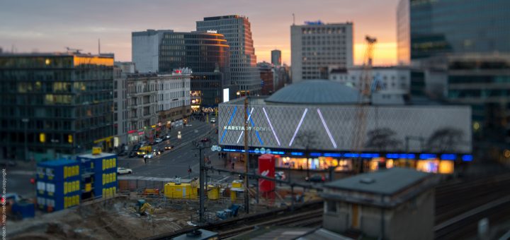 Am Bahnhof Zoo - Blick in Richtung Cafe Kranzler