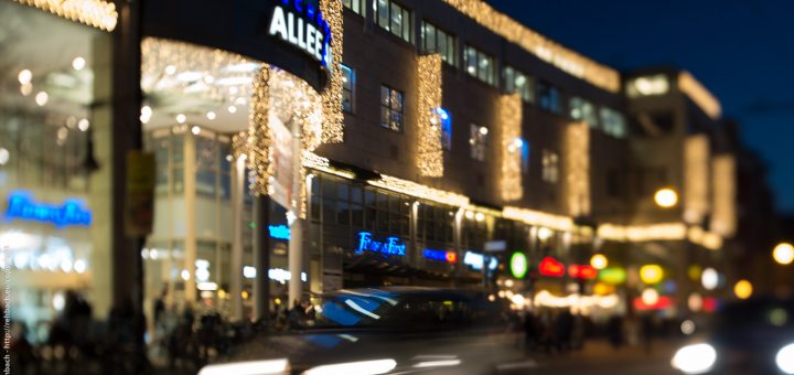 Weihnachtsdeko am Shoppingcenter