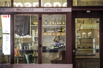 Schaufenster in Berlin bei Nacht