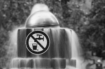 Brunnen, nur gucken, kein trinkwasser